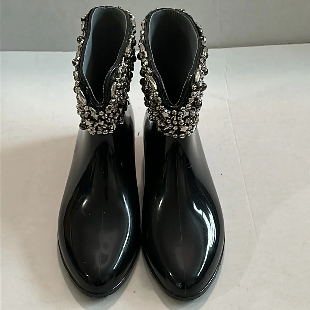Women's Detailed Silver Strap with cool design ankle Rain Boots black/Silver 7